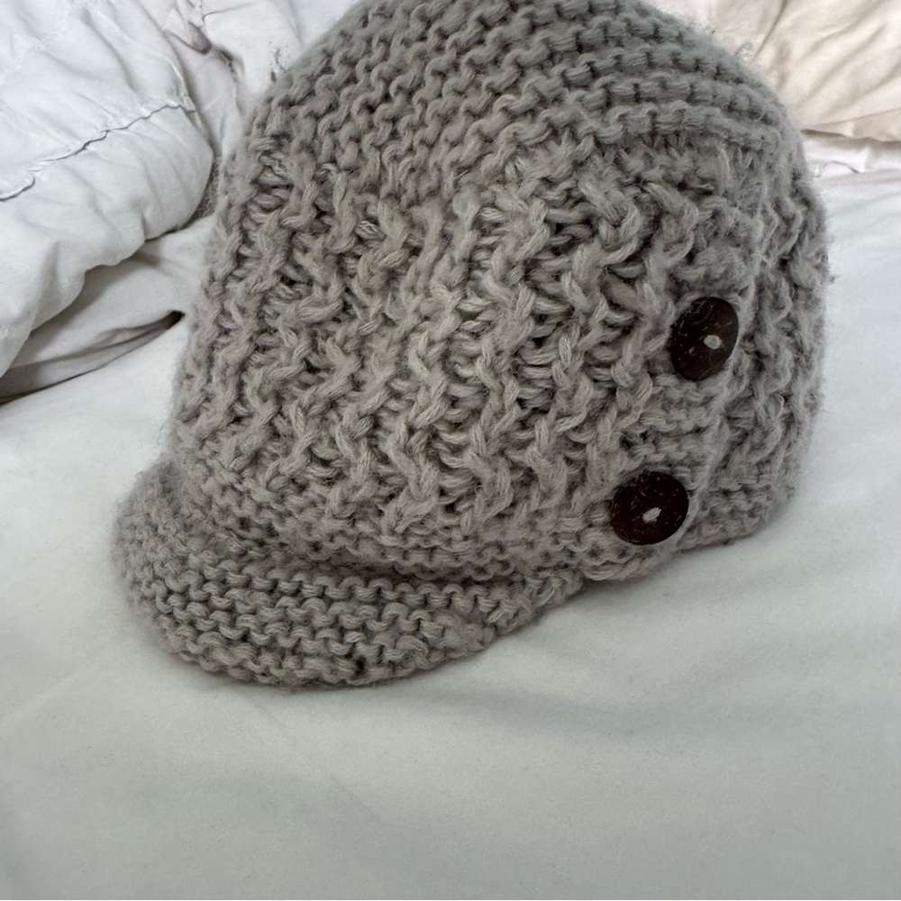 Chaos Gray Knit Brimmed Beanie with Coconut Buttons – Fleece Lined❄️cozyknit❄️